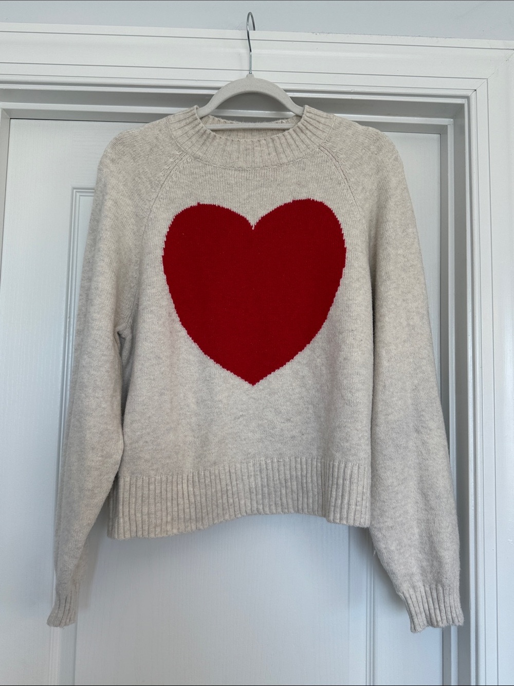 Old Navy Womens Cream Crewneck Sweater with Red Heart Size Medium Holiday Soft